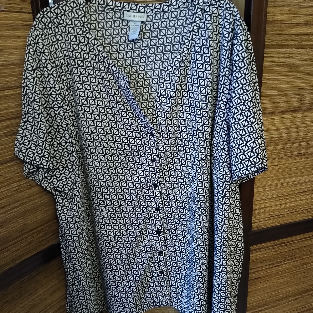 Catherine's 3X short sleeve blouse, black/white